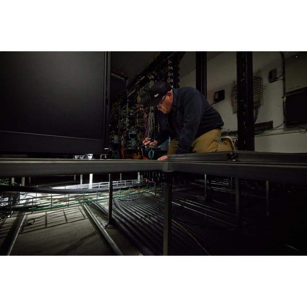 2,000 Lumens REDLITHIUM USB Slide Focus Flashlight - Hercitys