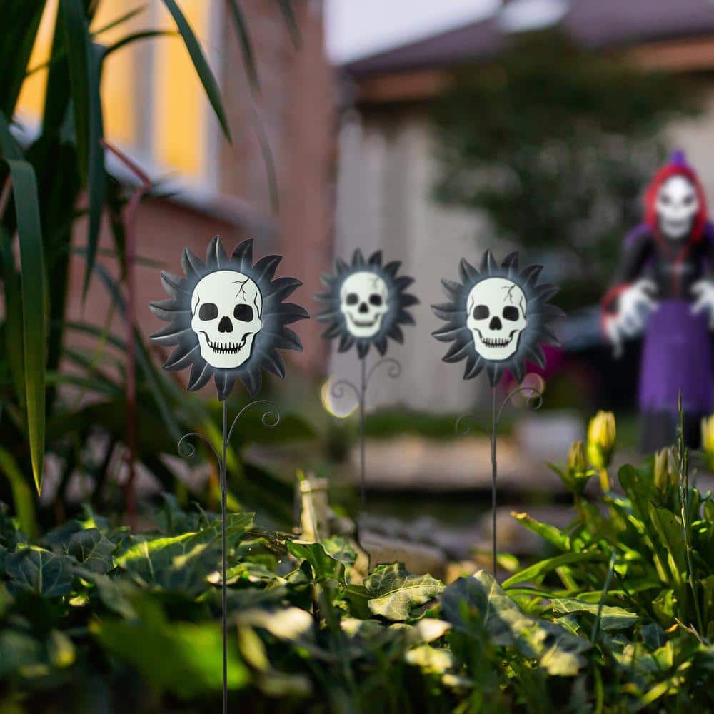 24 in. H Halloween Metal Sunflower Skulls Glow-In-Dark Yard Stake (Set of 3) - Hercitys