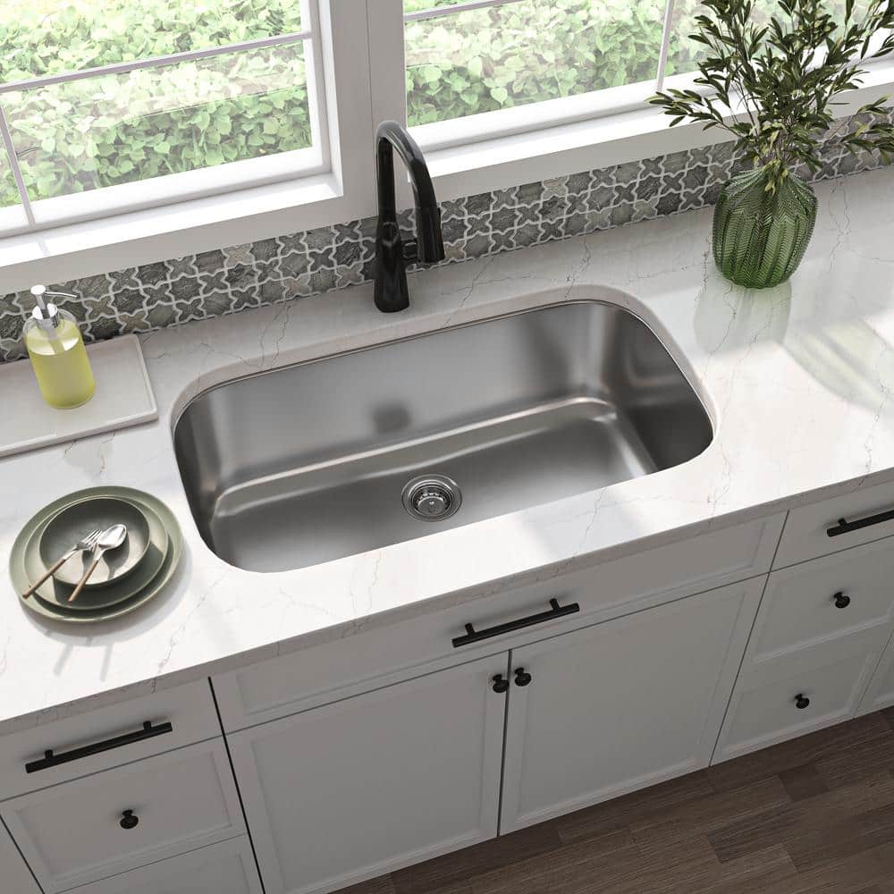 32 in. Undermount Single Bowl 18 Gauge Stainless Steel Kitchen Sink with Strainer - Hercitys