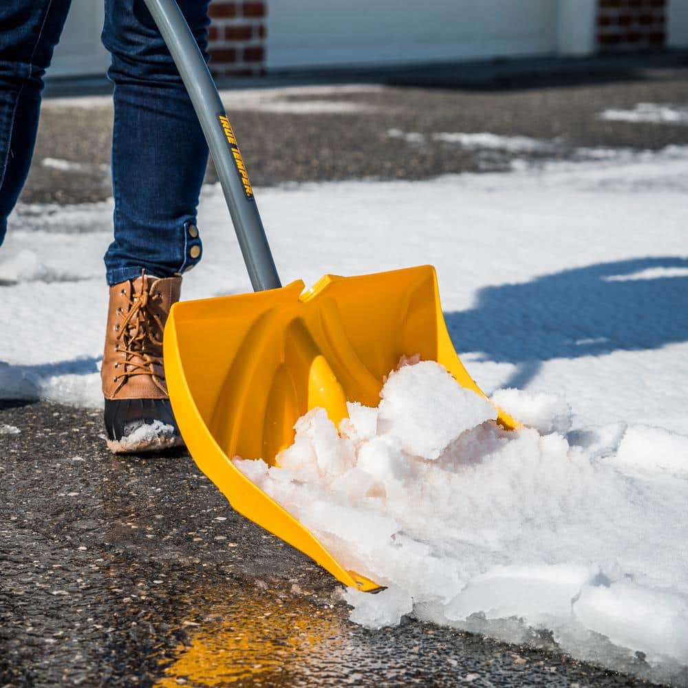 18 in. Ergonomic Mountain Mover Metal Handle Plastic Snow Shovel - Hercitys