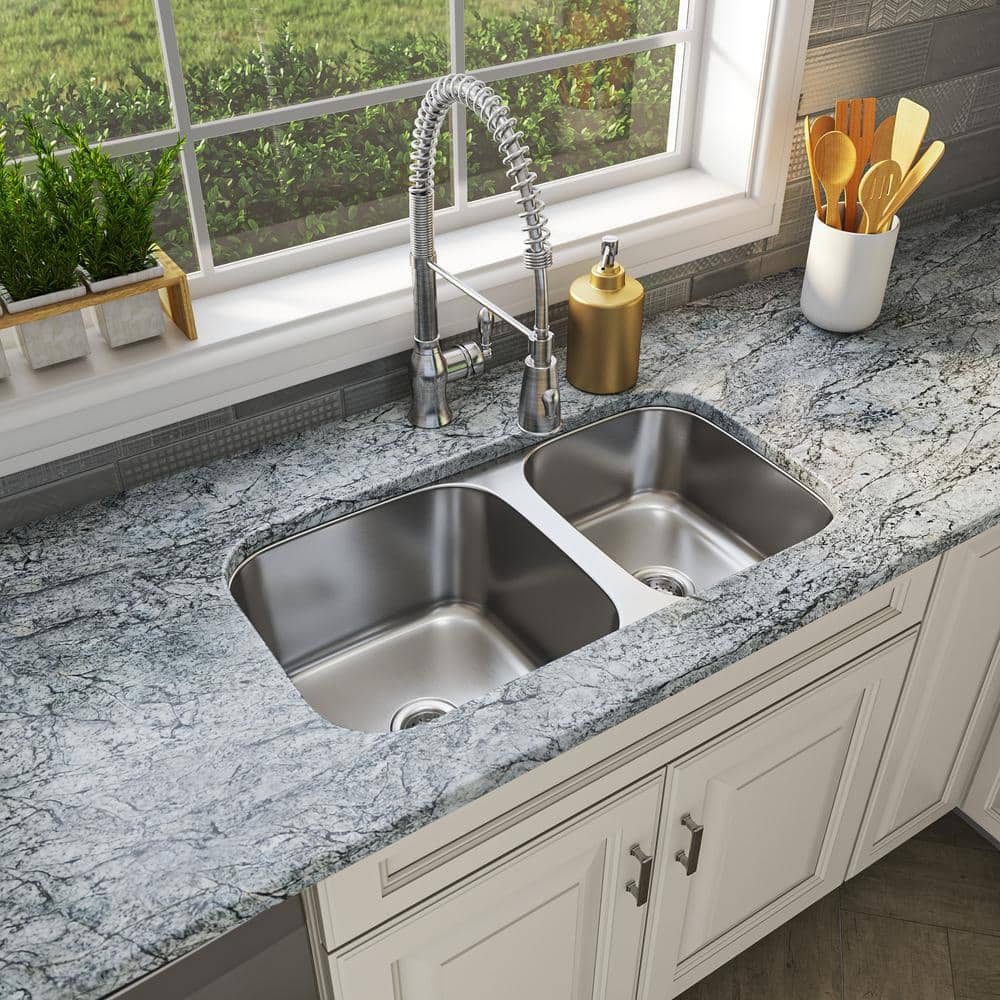 32 in. Undermount 60/40 Double Bowl 18 Gauge Stainless Steel Kitchen Sink with Strainer - Hercitys