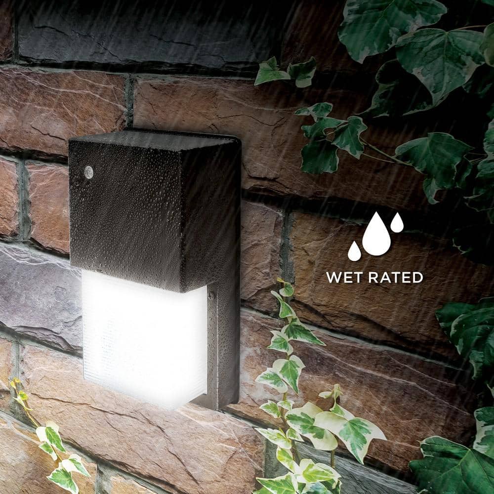 1450 Lumen Integrated LED Bronze Dusk to Dawn Wall Pack Light, 4000K - Hercitys