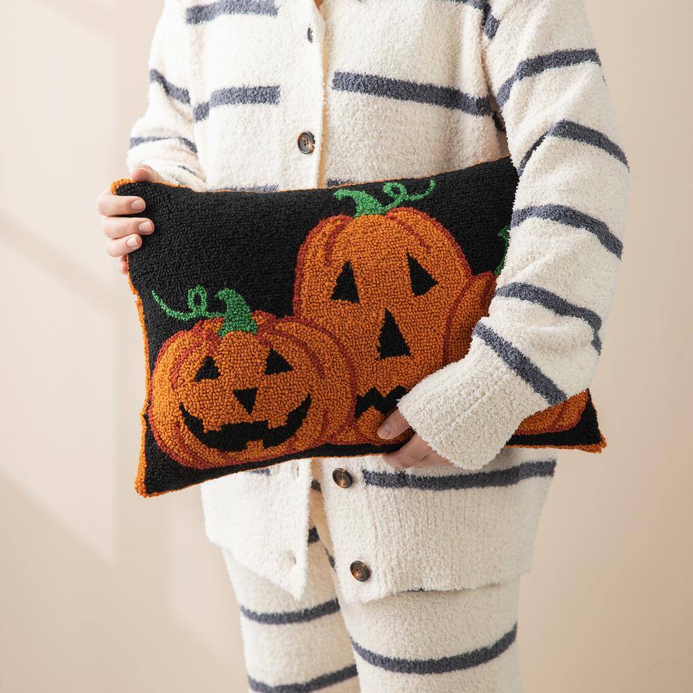 18 in. L Hooked Halloween Pumpkins Pillow - Hercitys