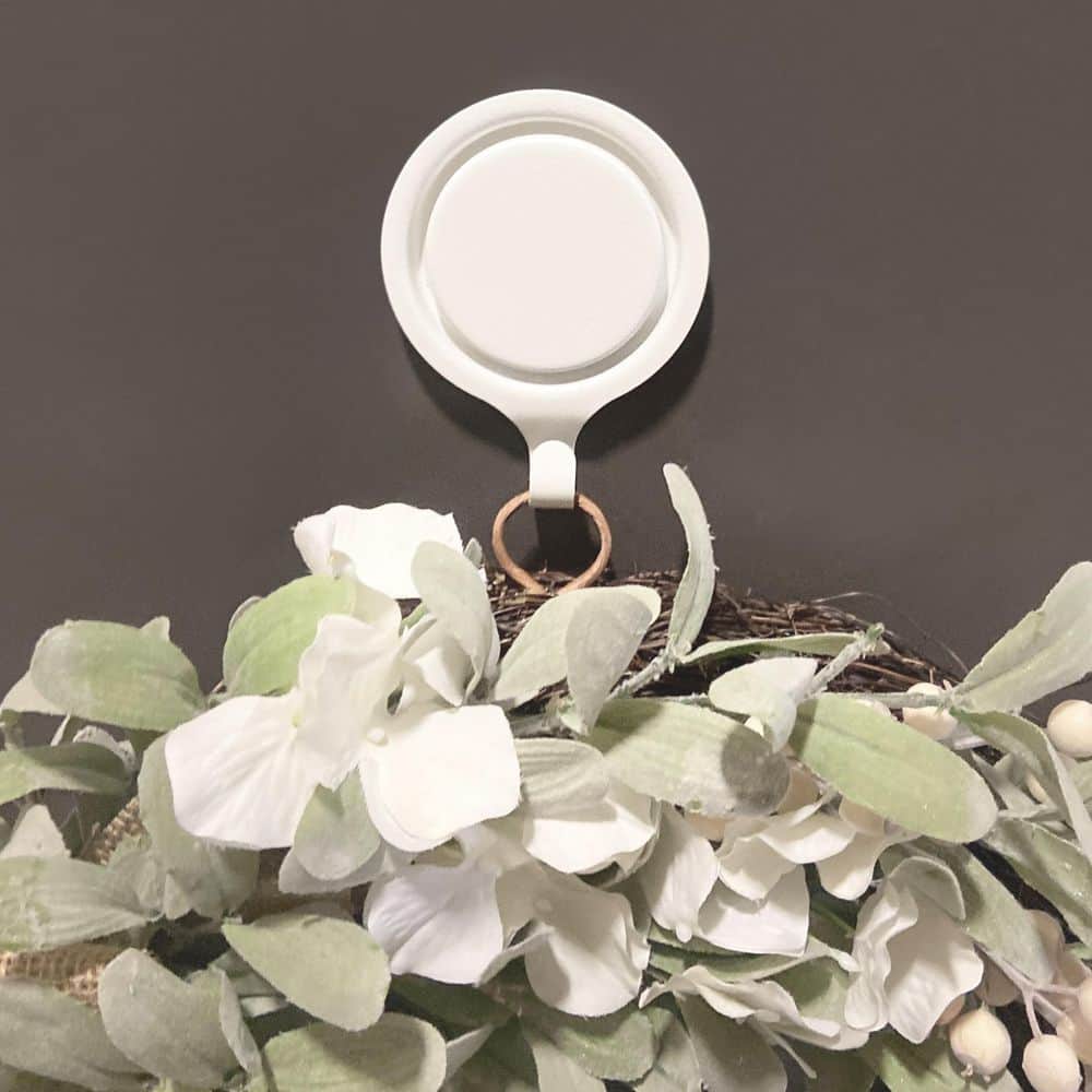4.7 in. Artificial White Attract Pinch-Free Magnetic Wreath Hanger (2-Pack) - Hercitys