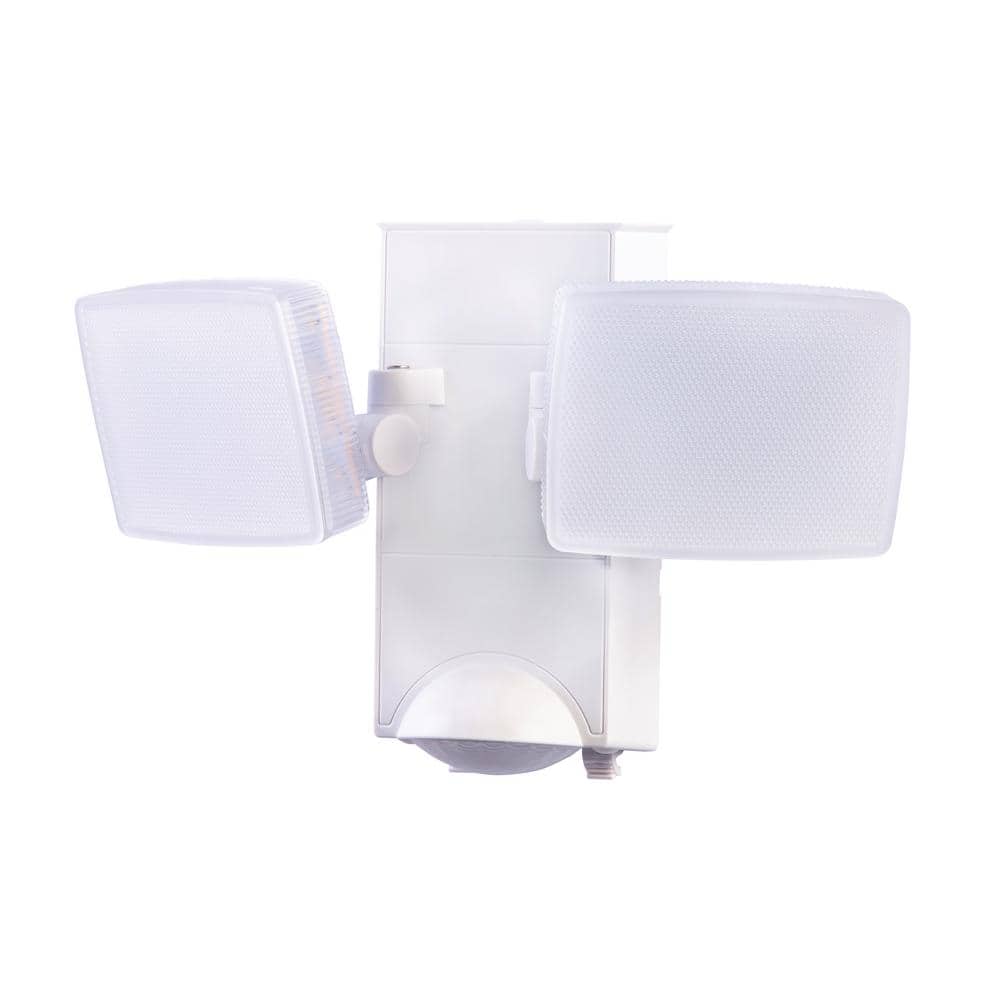 270° White Motion Sensor Battery Powered Outdoor 2-Head Dusk to Dawn LED Security Flood Light 900 Lumens - Hercitys