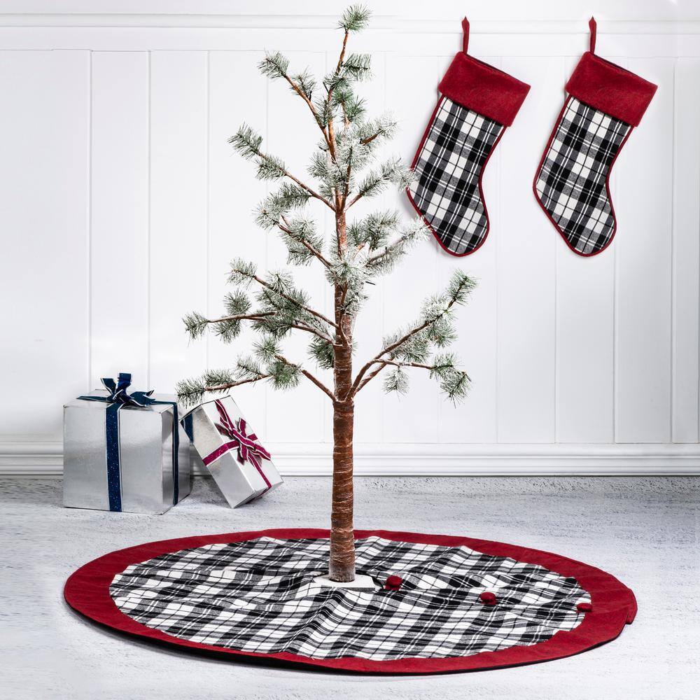 48 in. D Black and White Plaid Fabric Christmas Tree Skirt and 2-Pack 20 in. Stocking (Set of 3) - Hercitys