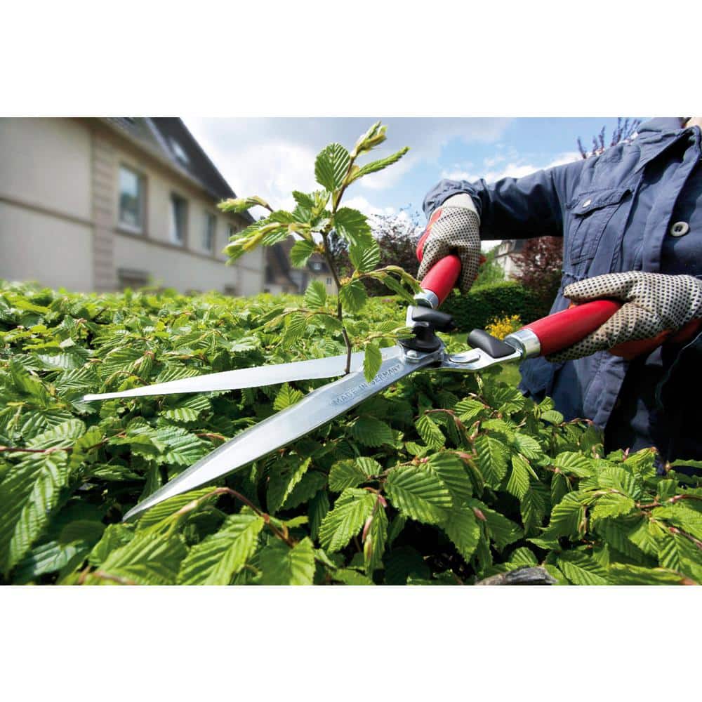 24 in. x 12 in. Hedge Wavy Blade Shear, Wood Handles - Hercitys