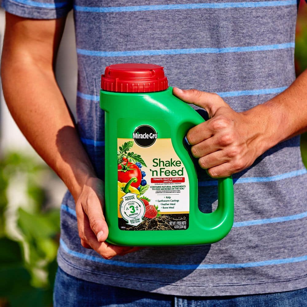 4.5 lbs. Shake ‘N Feed Tomato, Fruit and Vegetable Plant Food (2-Pack) - Hercitys