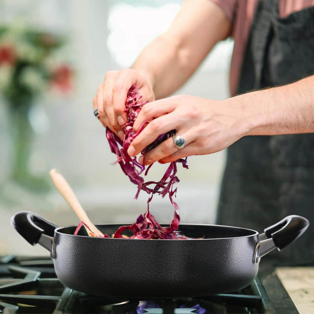 14 in. Aluminum Nonstick Frying Pan in Gray with Glass Lid - Hercitys