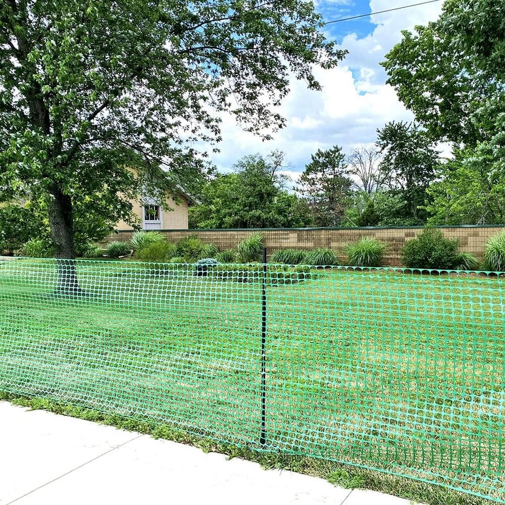 4 ft. x 200 ft., Plastic Mesh Fence 1 Green Roll Barrier Netting, Garden Fencing, 4 ft. Tall and 200 ft. L - Hercitys