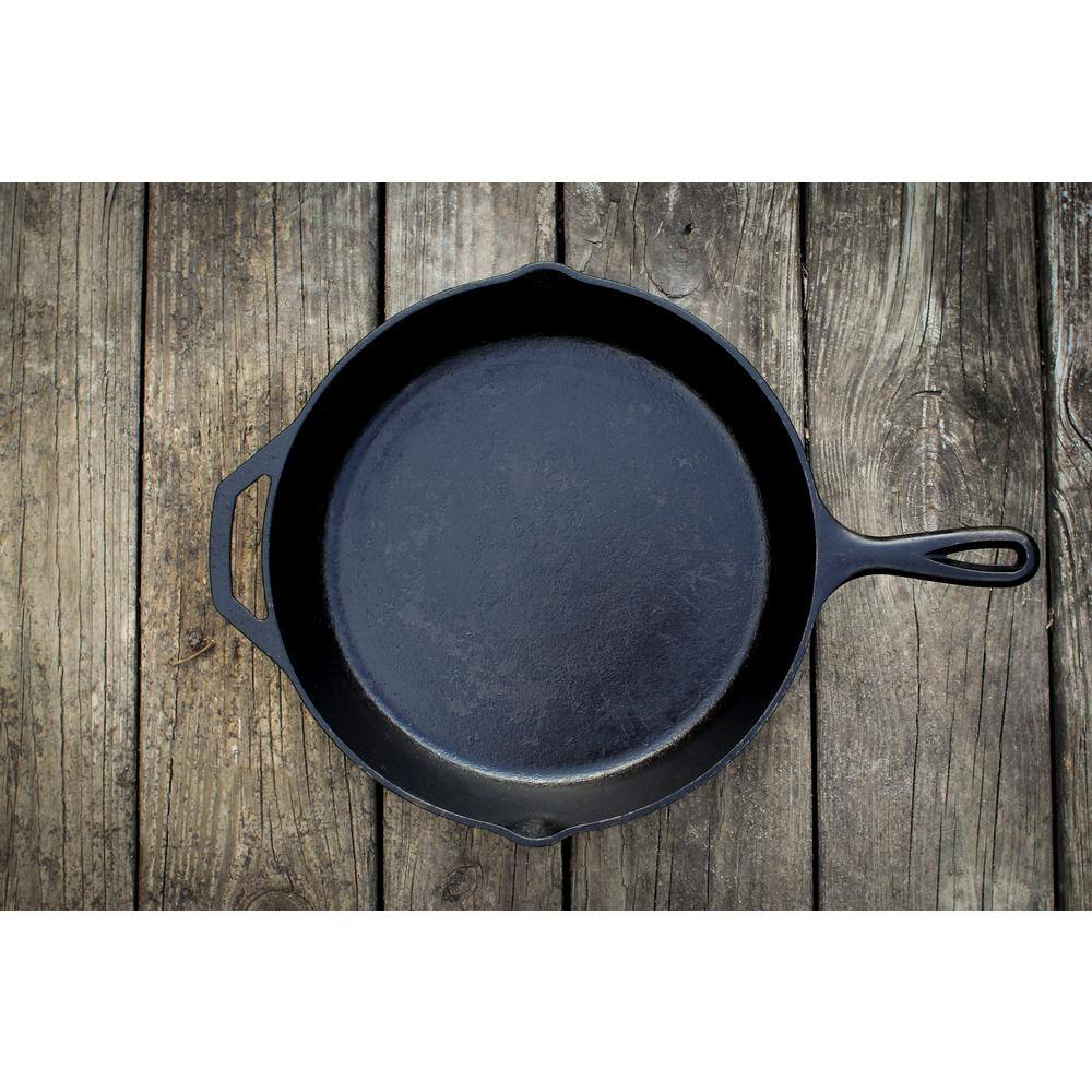 12 in. Cast Iron Skillet in Black with Pour Spout - Hercitys