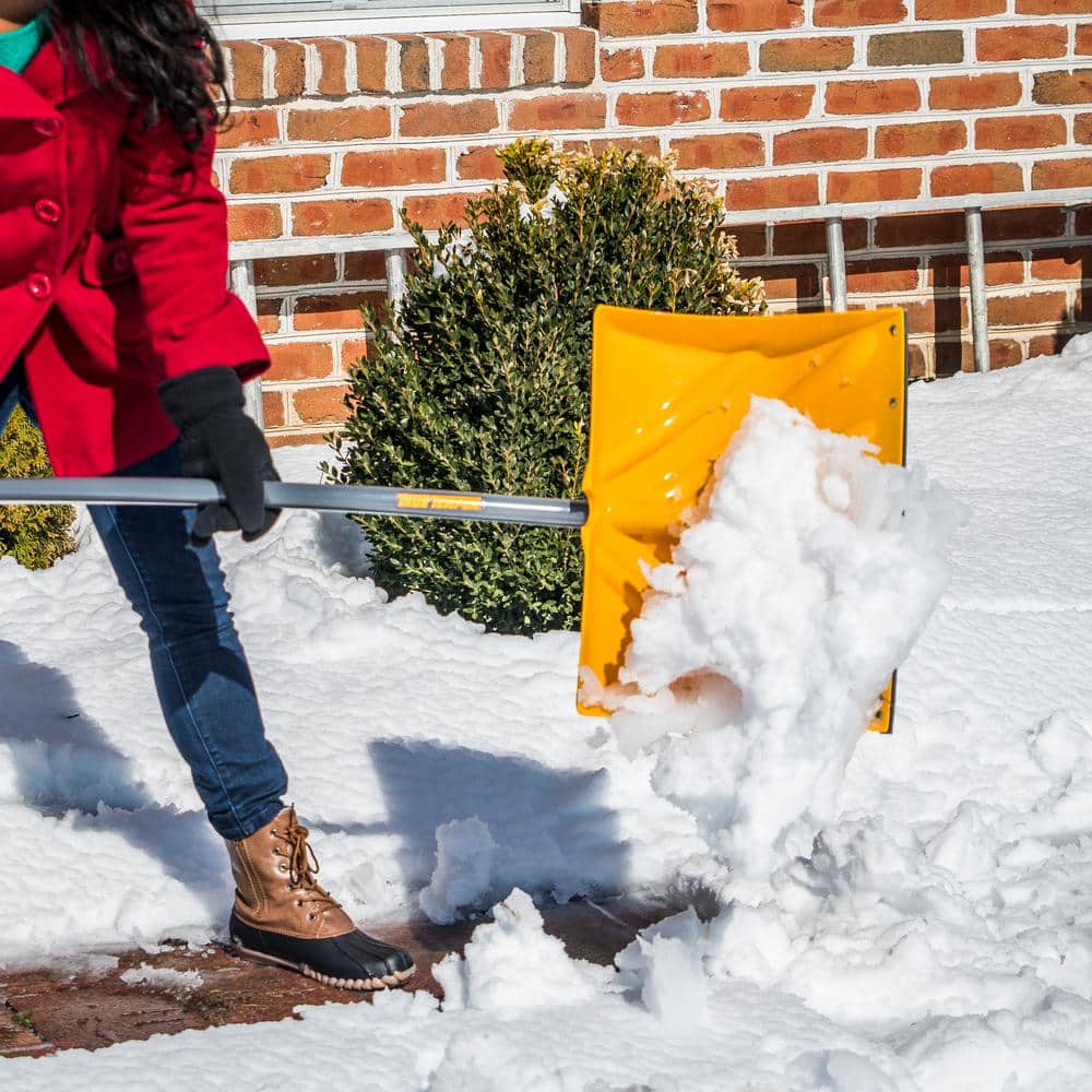 18 in. Ergonomic Mountain Mover Metal Handle Plastic Snow Shovel - Hercitys