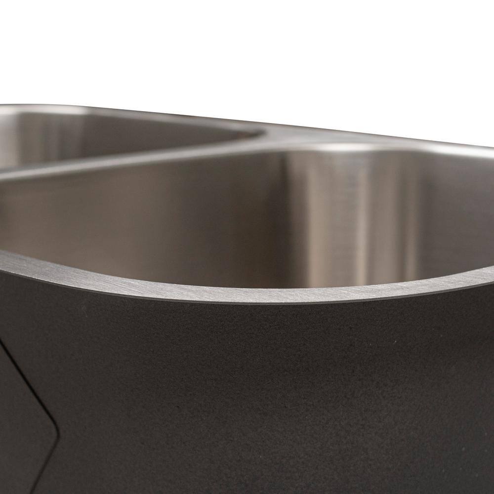 32 in. Undermount 60/40 Double Bowl 18 Gauge Stainless Steel Kitchen Sink with Strainer - Hercitys