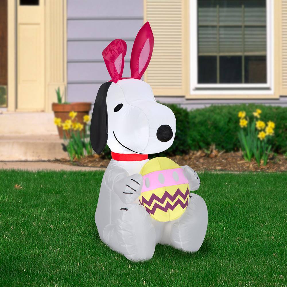 3.5 ft. Tall Airblown Easter Snoopy Holding Egg - Hercitys