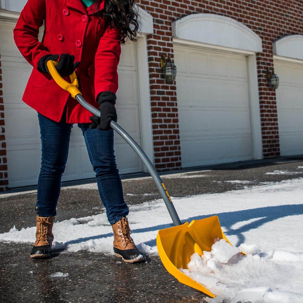 18 in. Ergonomic Mountain Mover Metal Handle Plastic Snow Shovel - Hercitys