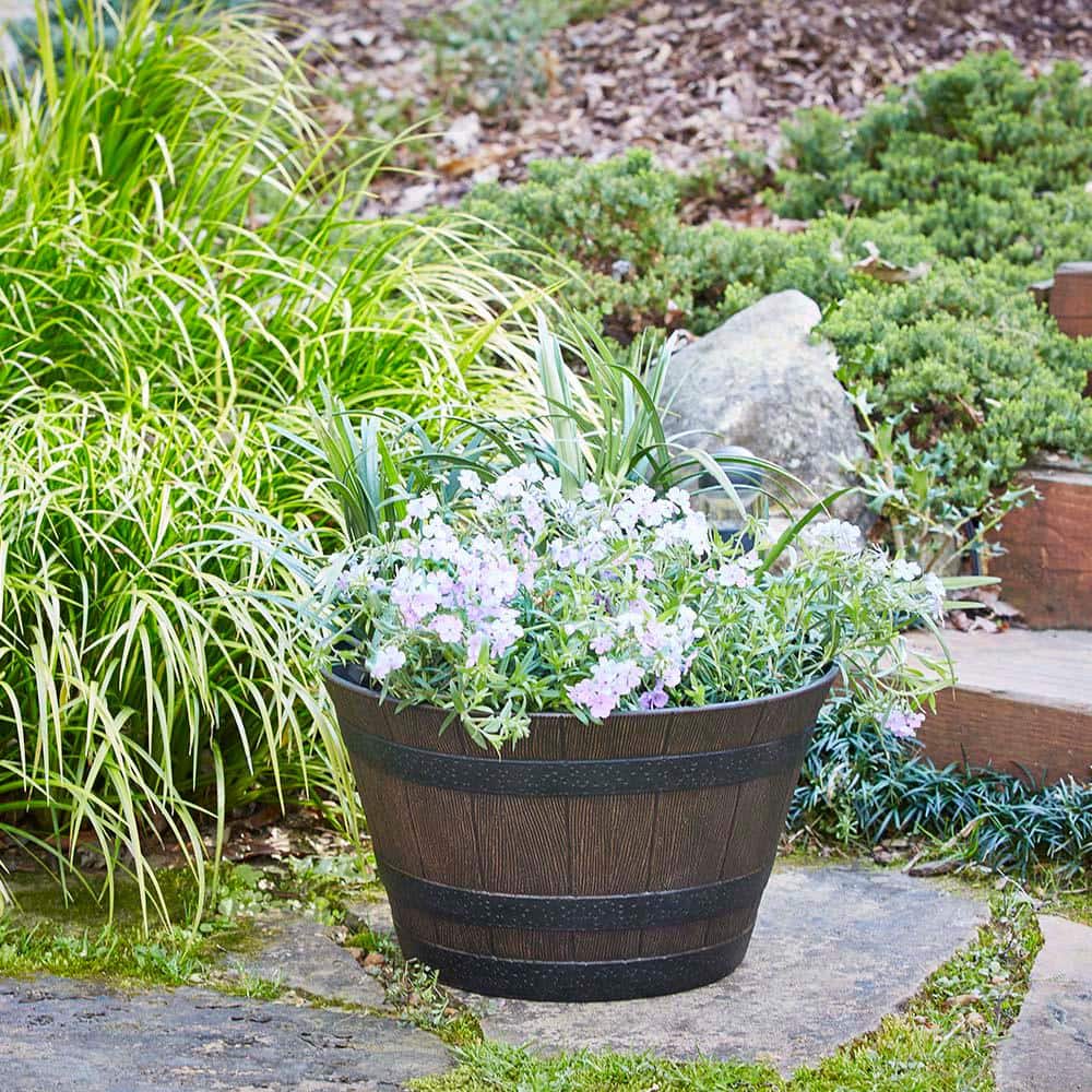 22.5 in. Dia x 15 in. H 70 qt. Dark Brown High-Density Resin Whiskey Barrel Outdoor Planter with Wheels - Hercitys