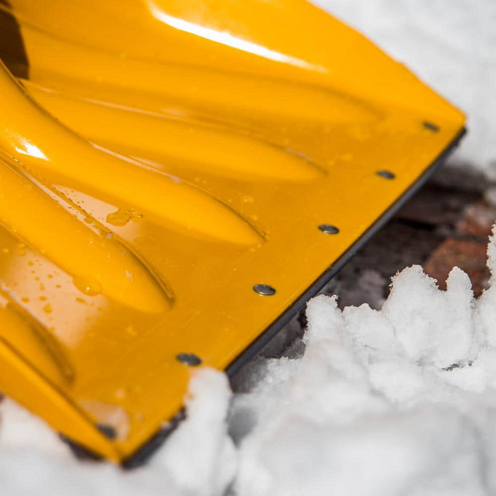 18 in. Ergonomic Mountain Mover Metal Handle Plastic Snow Shovel - Hercitys