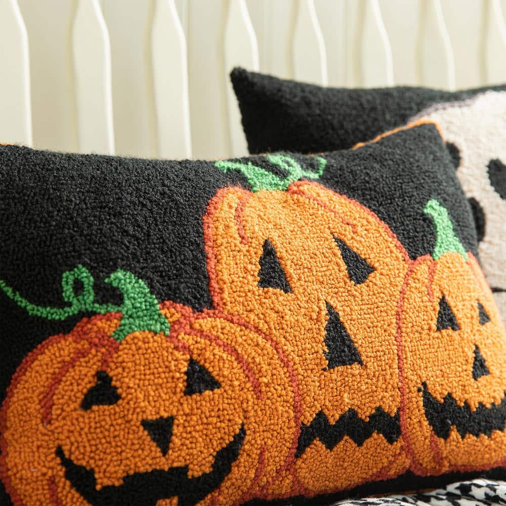 18 in. L Hooked Halloween Pumpkins Pillow - Hercitys